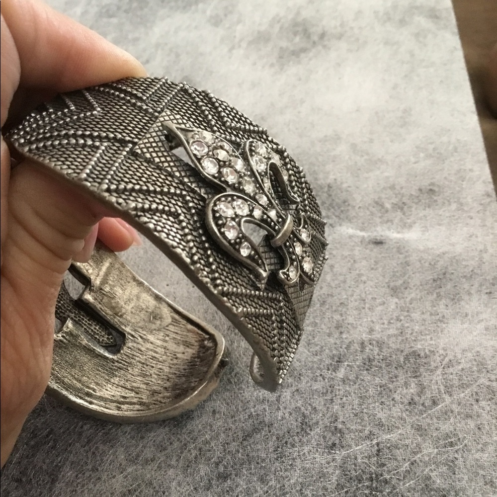 3 for $13
Silver Fleur De Lis Bracelet - Picture 2 of 3